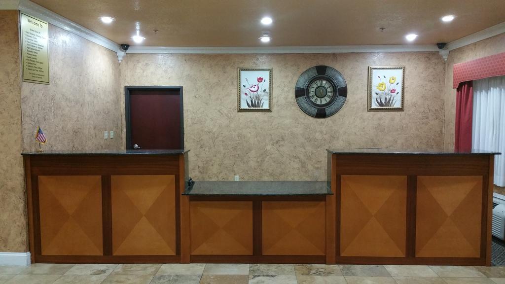 Hiway Inn Express Of Broken Bow Exterior foto